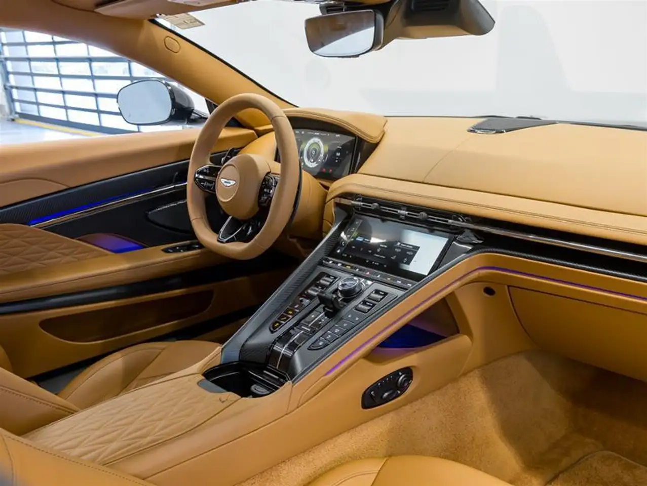 Aston Martin DB12 снимка Aston Martin DB12