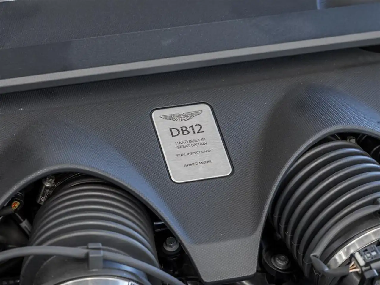 Aston Martin DB12 снимка Aston Martin DB12