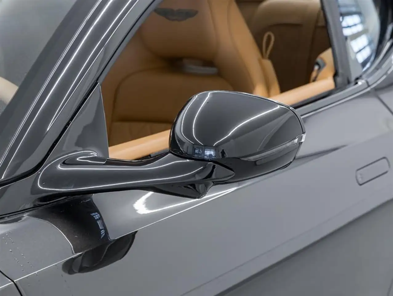 Aston Martin DB12 снимка Aston Martin DB12