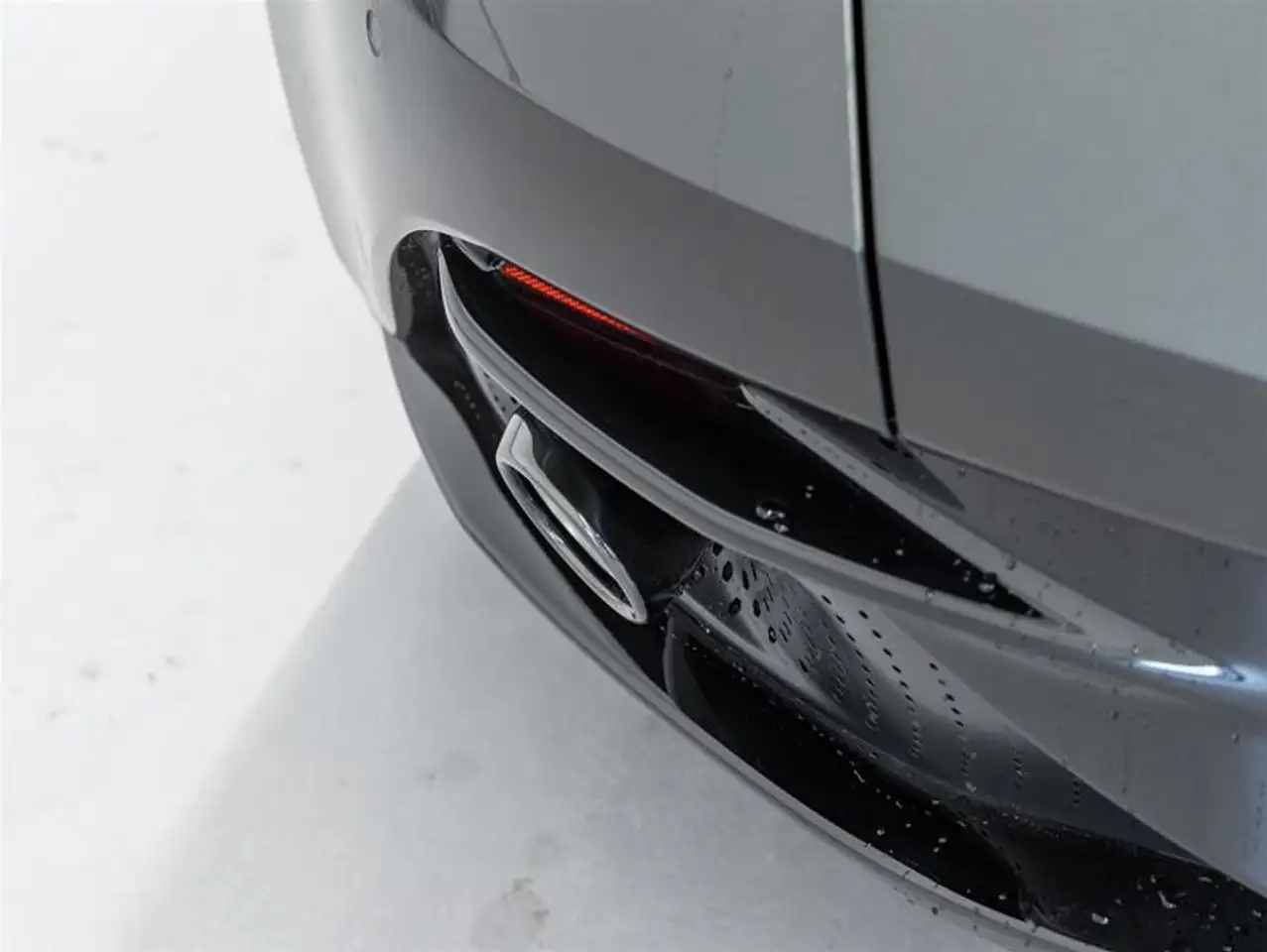 Aston Martin DB12 снимка Aston Martin DB12