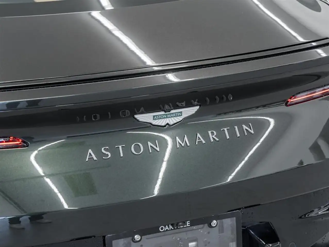 Aston Martin DB12 снимка Aston Martin DB12