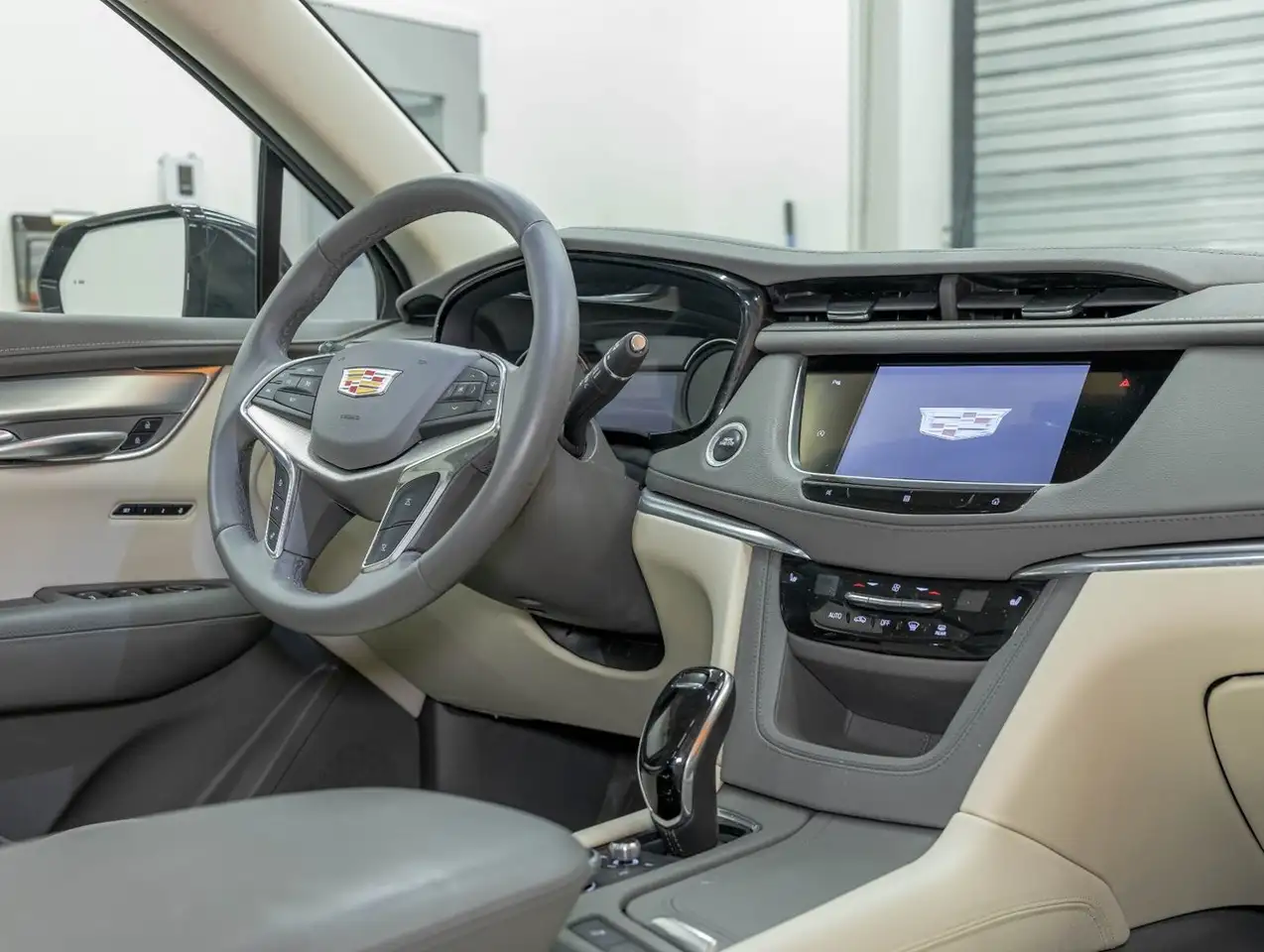 Cadillac XT5 снимка Cadillac XT5