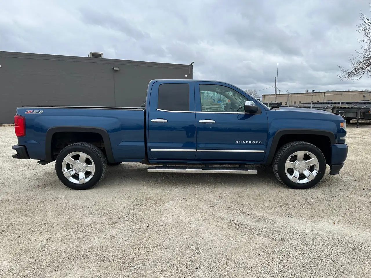 Chevrolet Silverado 1500 снимка Chevrolet Silverado 1500