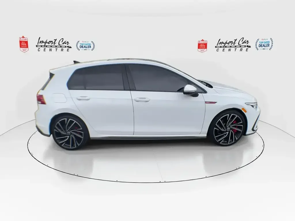 Volkswagen Golf GTI снимка Volkswagen Golf GTI