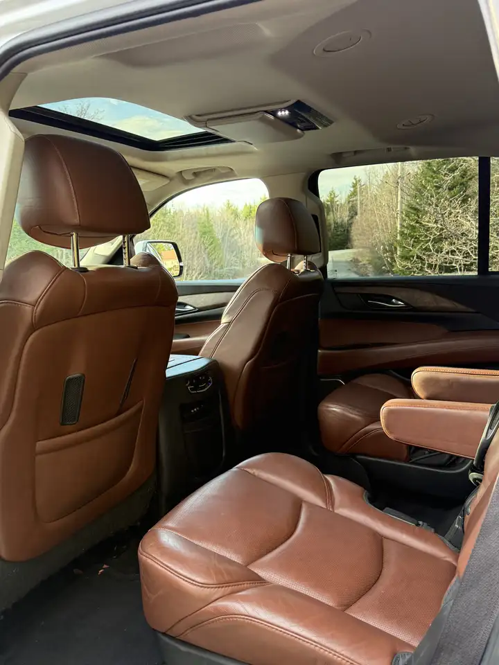Cadillac Escalade снимка Cadillac Escalade