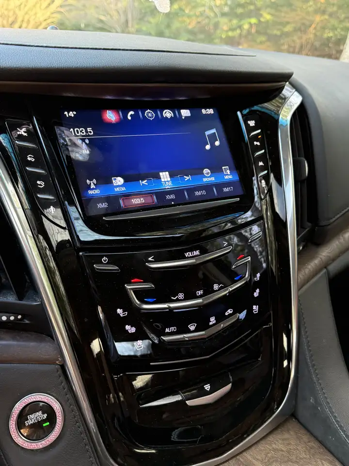 Cadillac Escalade снимка Cadillac Escalade