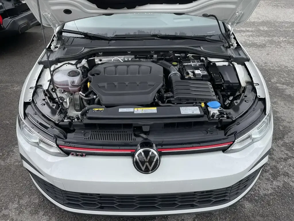 Volkswagen Golf GTI снимка Volkswagen Golf GTI