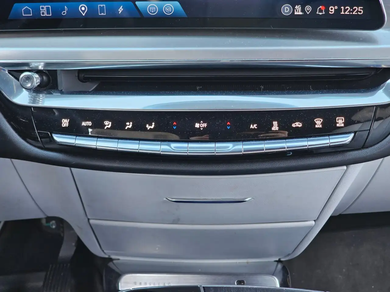 Cadillac Lyriq снимка Cadillac Lyriq