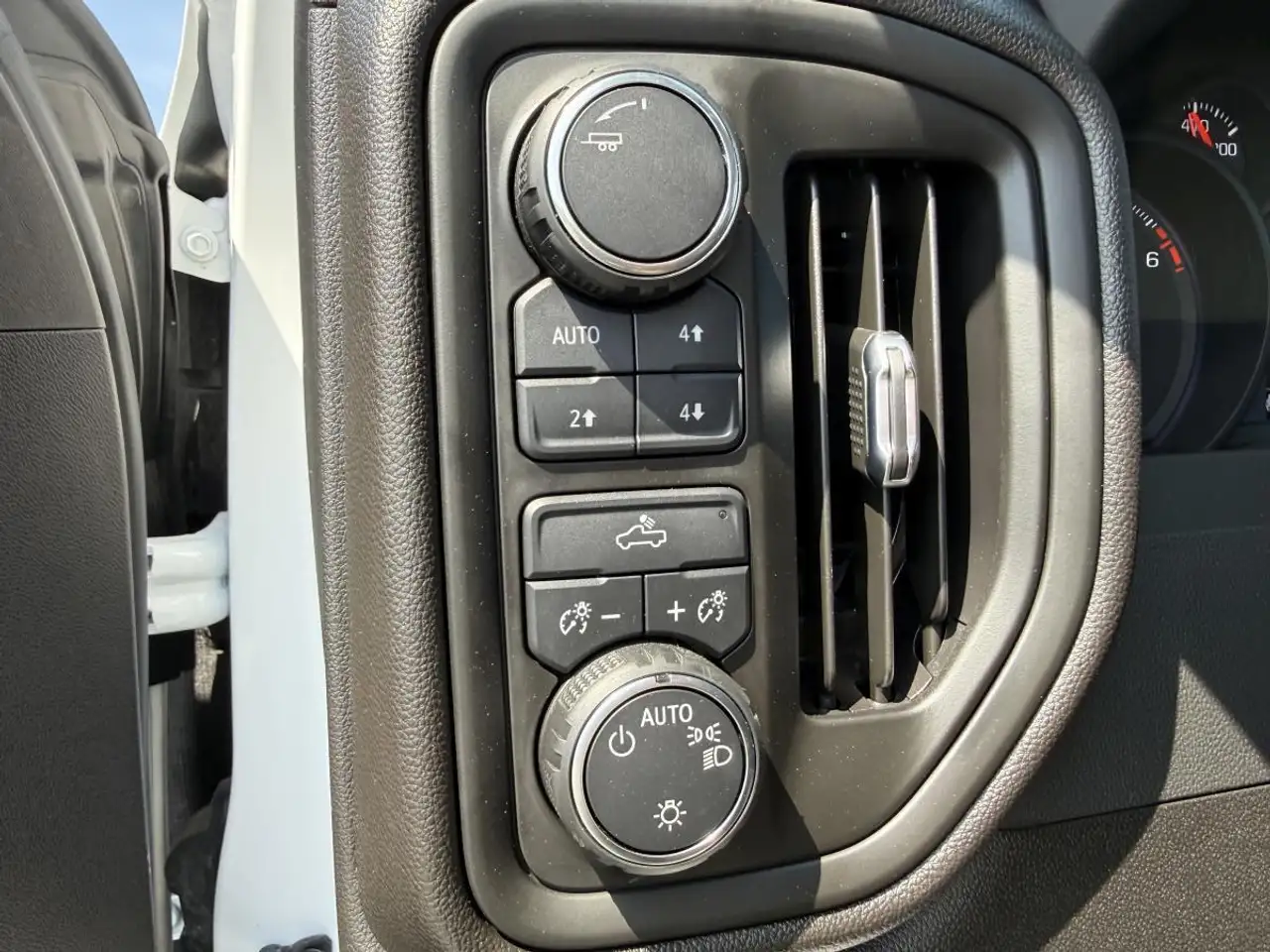 Chevrolet Silverado 1500 photo Chevrolet Silverado 1500