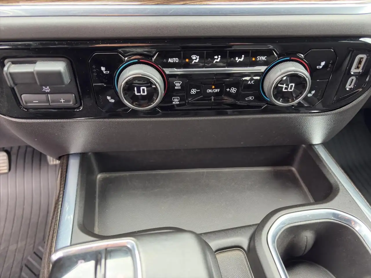 Chevrolet Silverado 1500 photo Chevrolet Silverado 1500