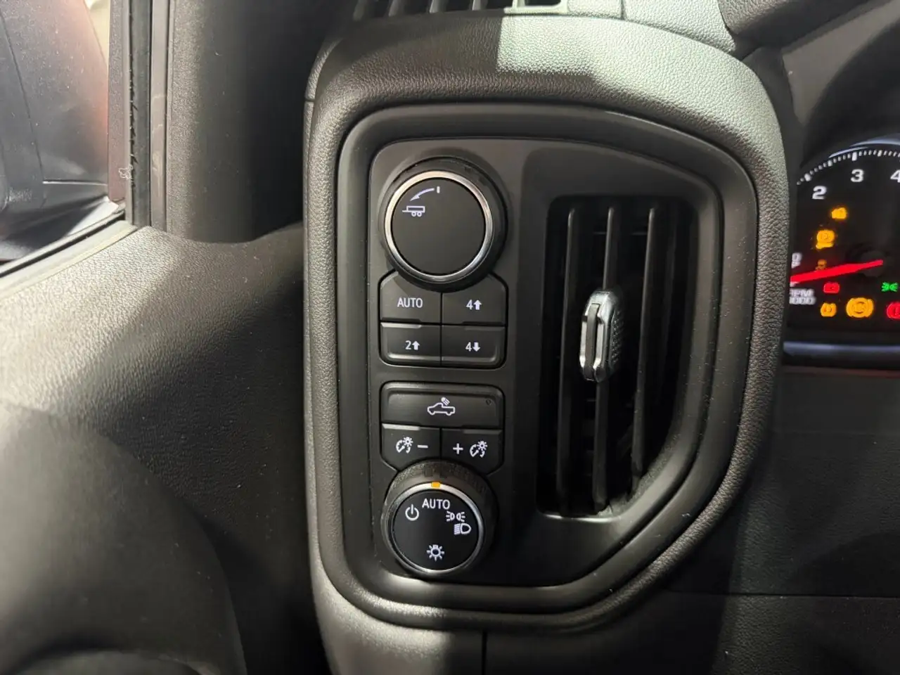 Chevrolet Silverado 1500 снимка Chevrolet Silverado 1500