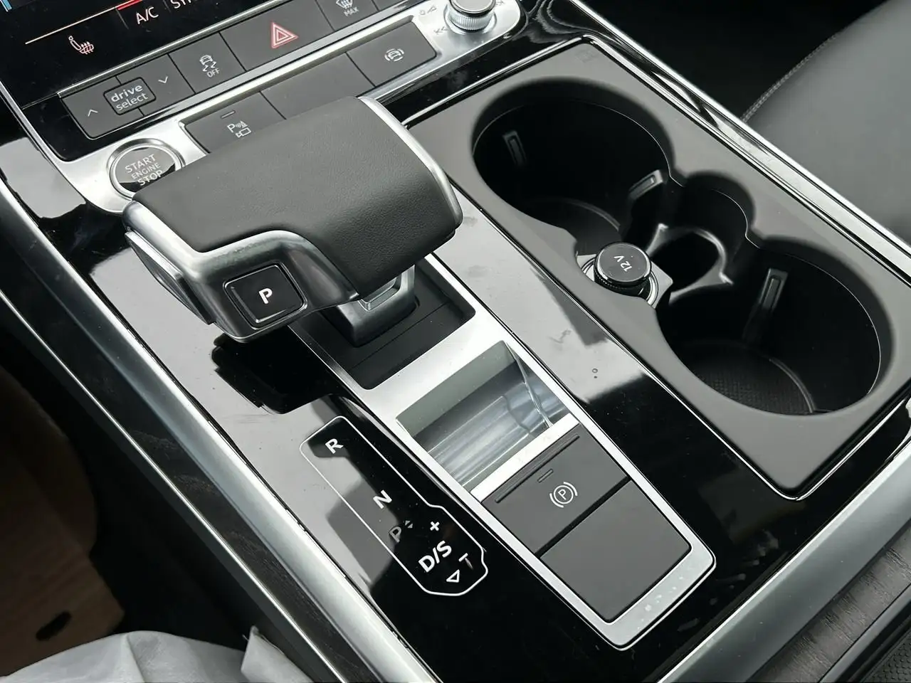 Audi Q7 photo Audi Q7