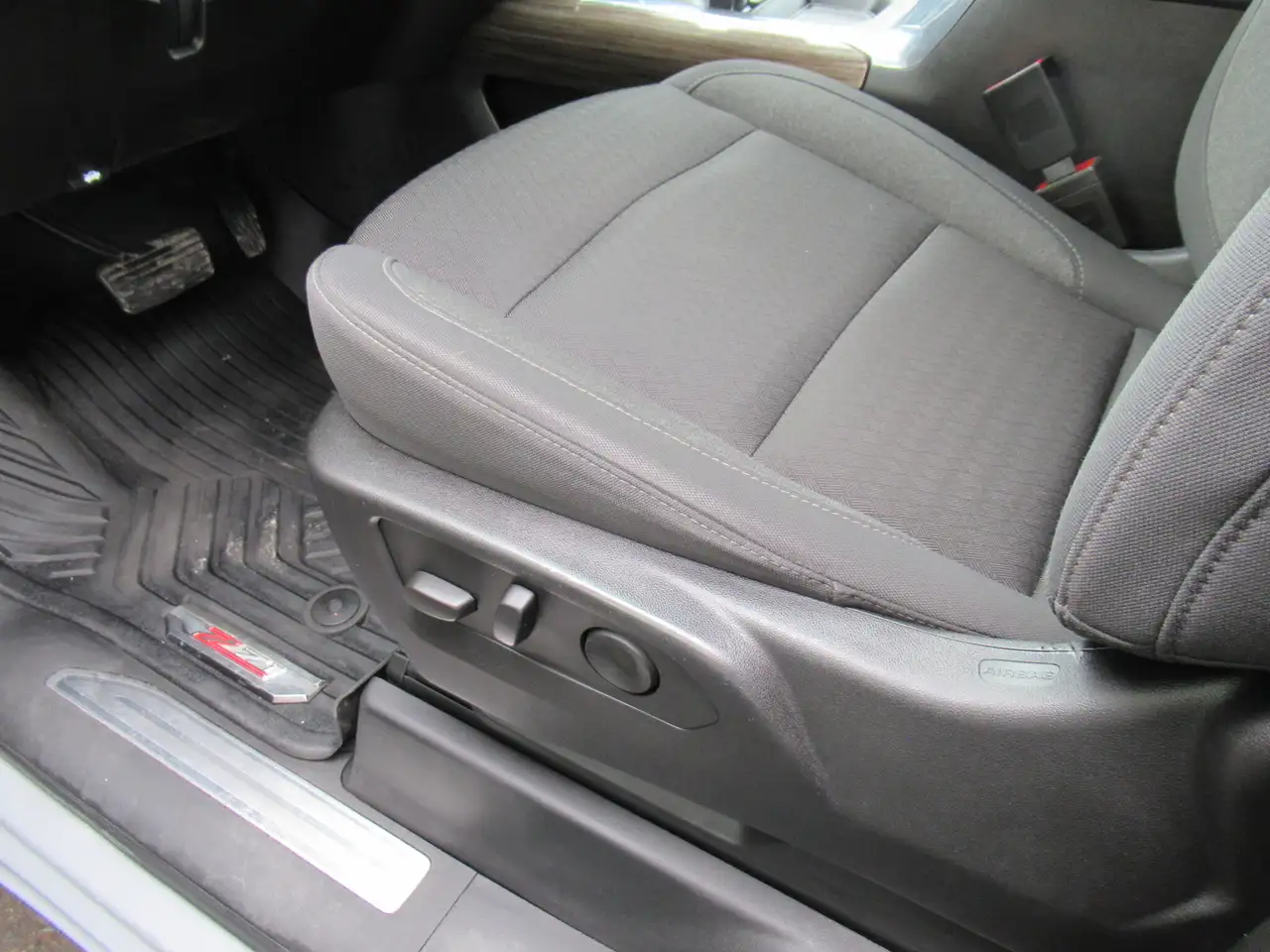 Chevrolet Silverado 1500 снимка Chevrolet Silverado 1500