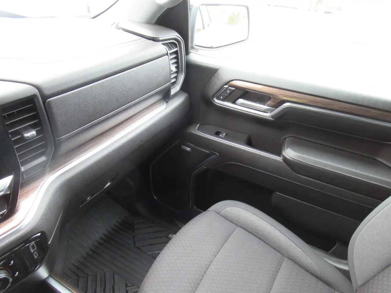 Chevrolet Silverado 1500 снимка Chevrolet Silverado 1500