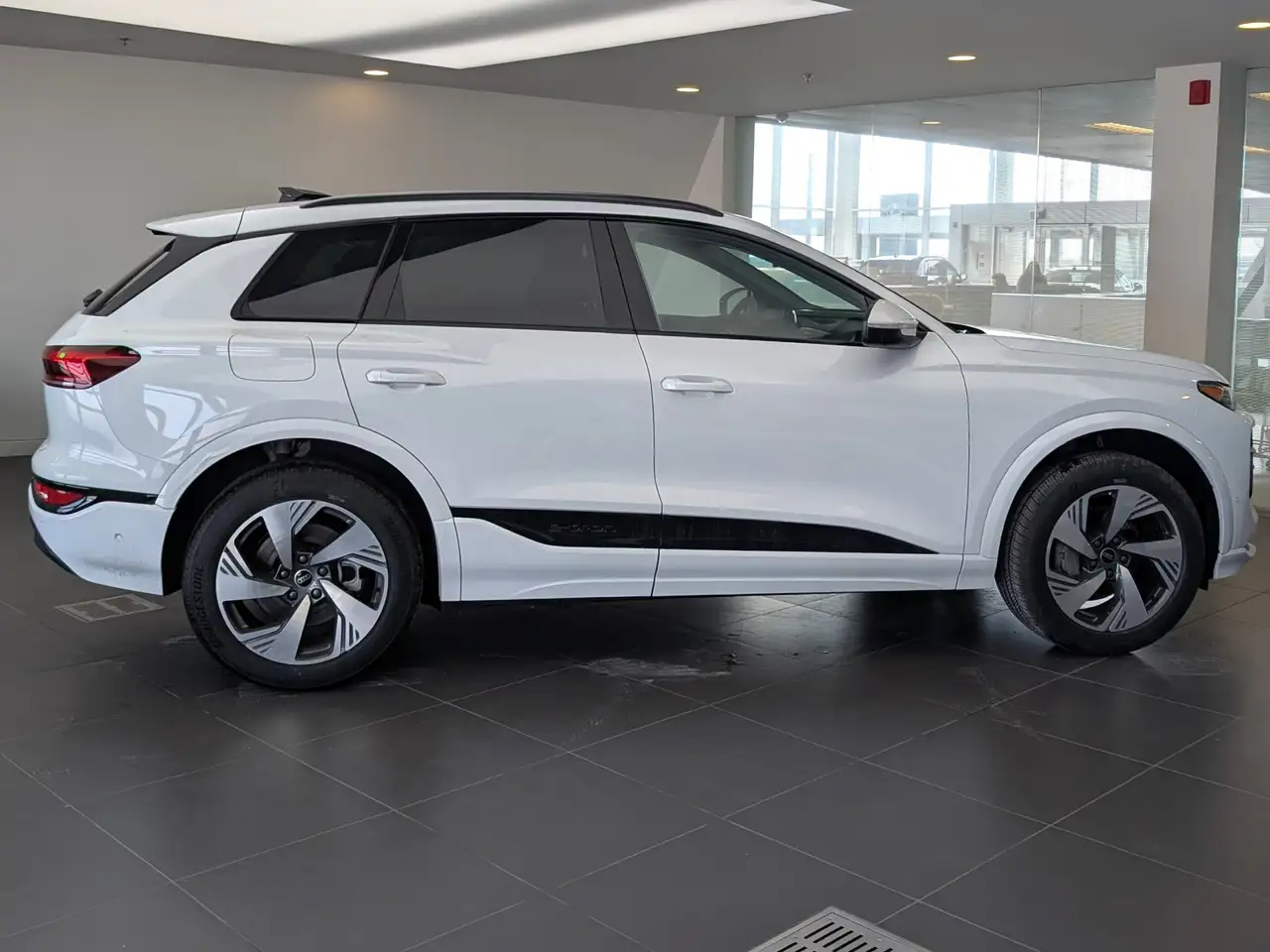 Audi Q6 e-tron photo Audi Q6 e-tron