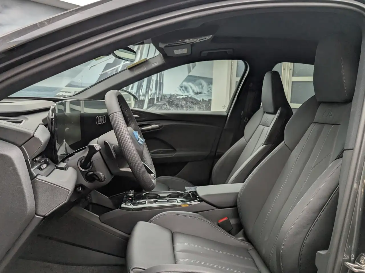 Audi Q6 e-tron снимка Audi Q6 e-tron