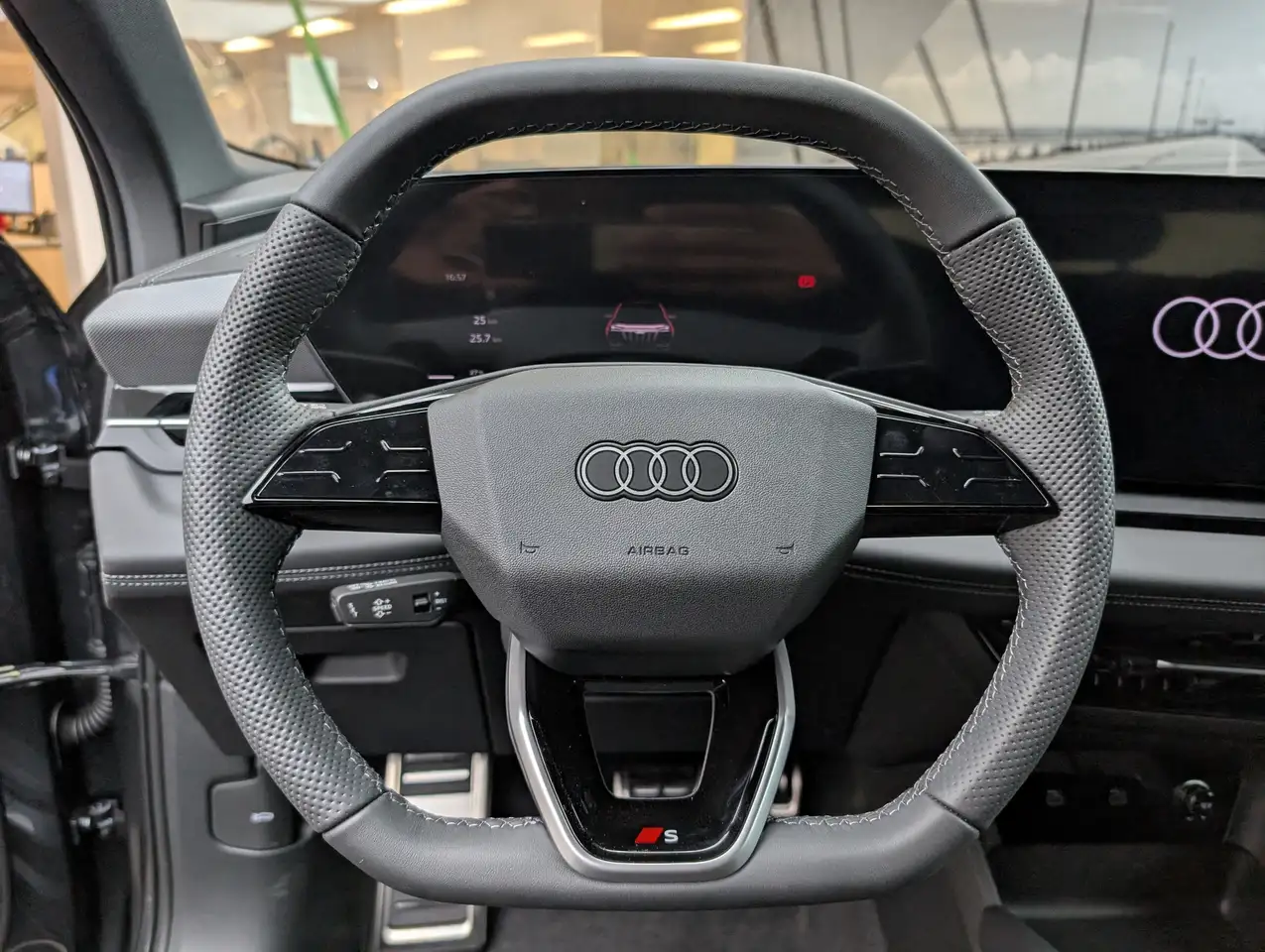 Audi Q6 e-tron photo Audi Q6 e-tron