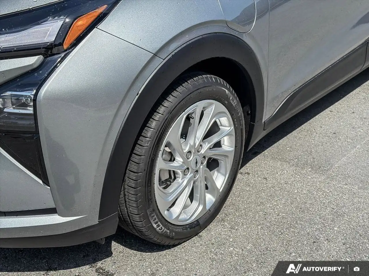 Chevrolet Bolt photo Chevrolet Bolt