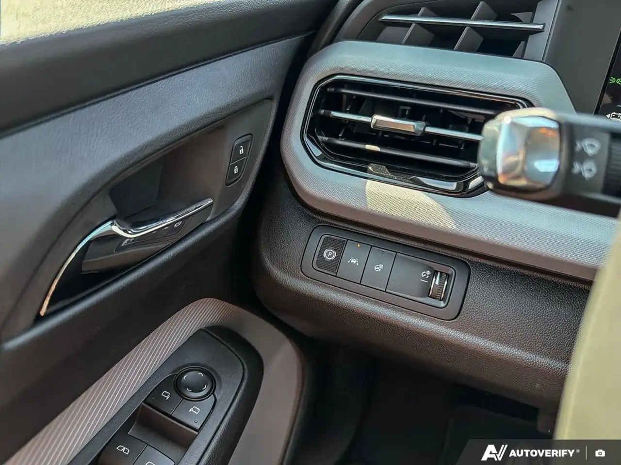 Chevrolet Bolt photo Chevrolet Bolt