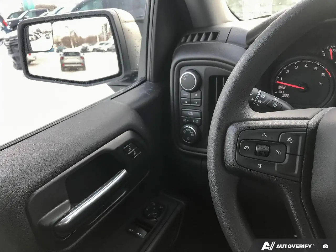 Chevrolet Silverado 1500 снимка Chevrolet Silverado 1500