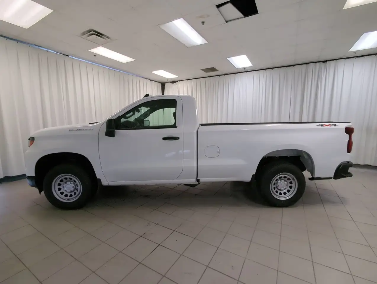 Chevrolet Silverado 1500 снимка Chevrolet Silverado 1500