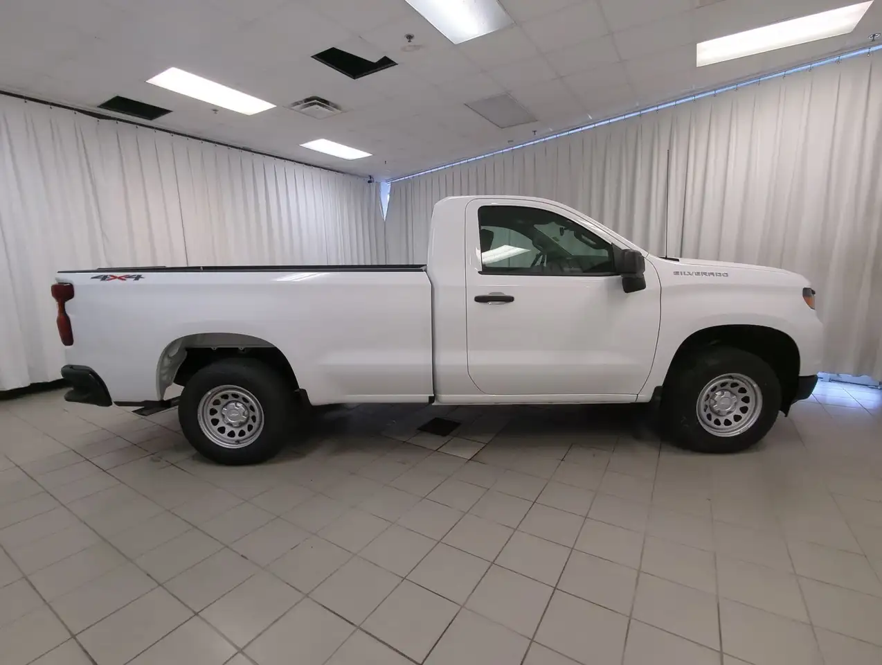 Chevrolet Silverado 1500 снимка Chevrolet Silverado 1500