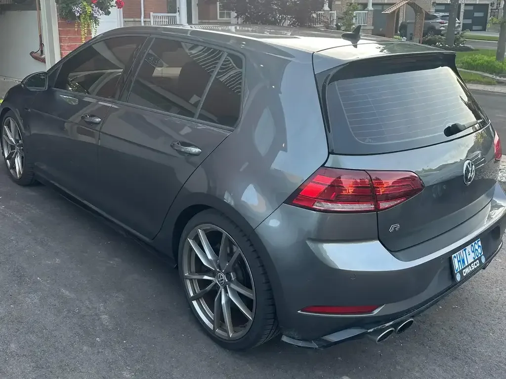 Volkswagen Golf R снимка Volkswagen Golf R