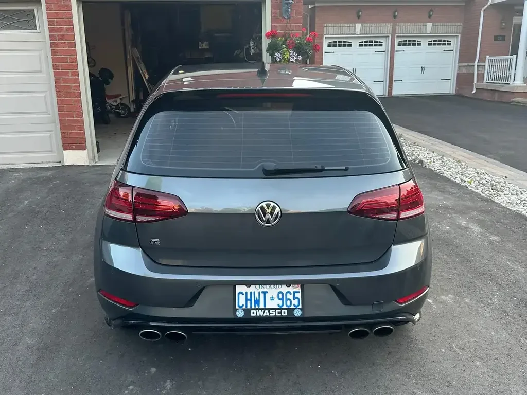 Volkswagen Golf R снимка Volkswagen Golf R
