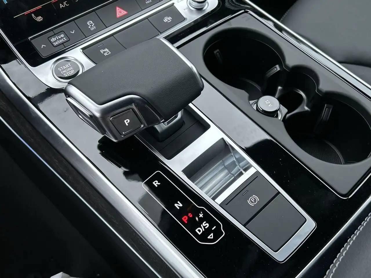 Audi Q7 снимка Audi Q7