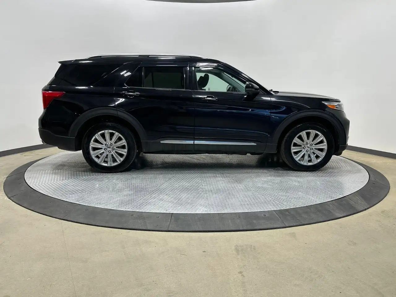 Ford Explorer photo Ford Explorer