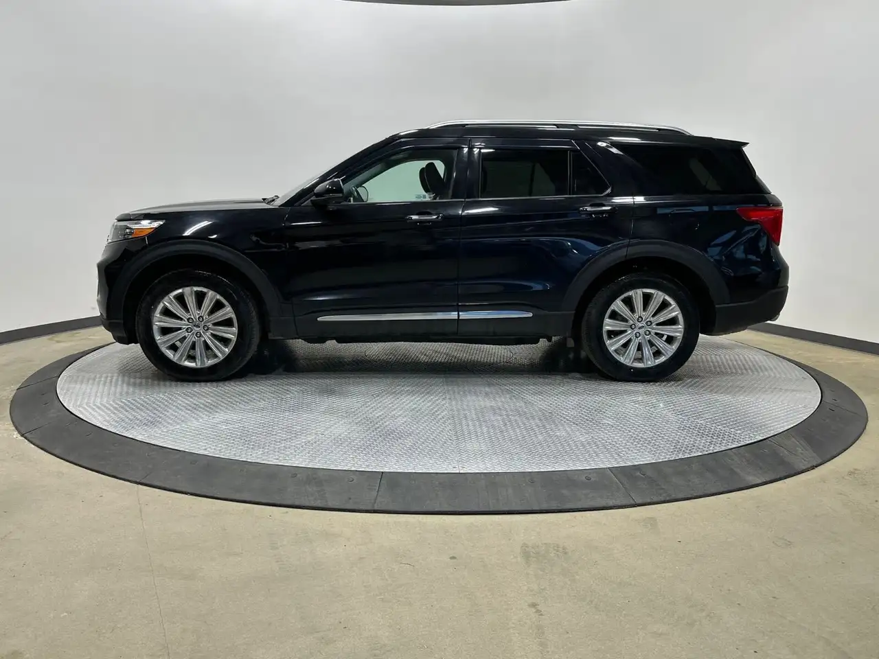 Ford Explorer photo Ford Explorer