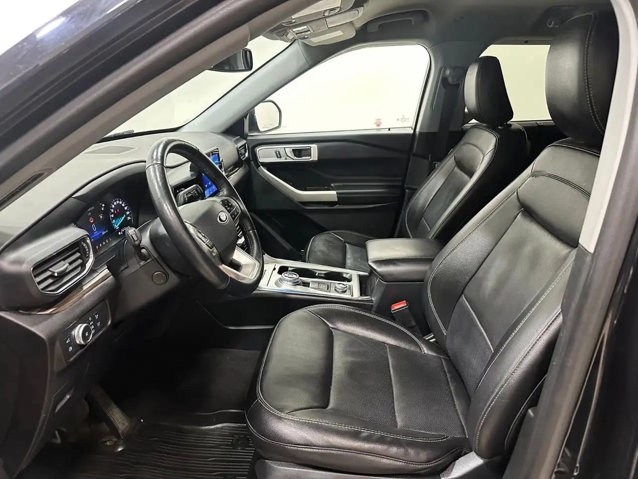 Ford Explorer photo Ford Explorer