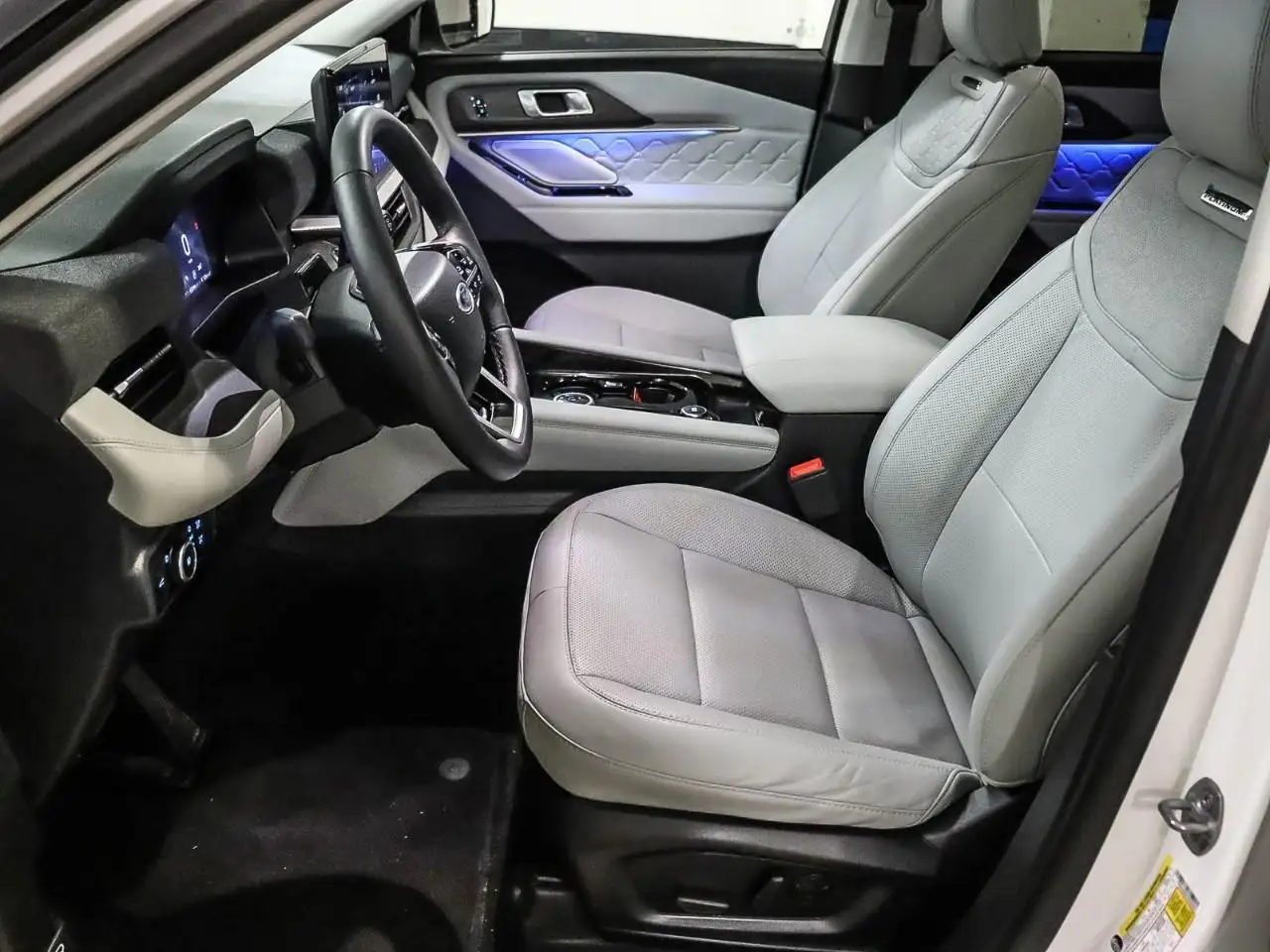 Ford Explorer photo Ford Explorer