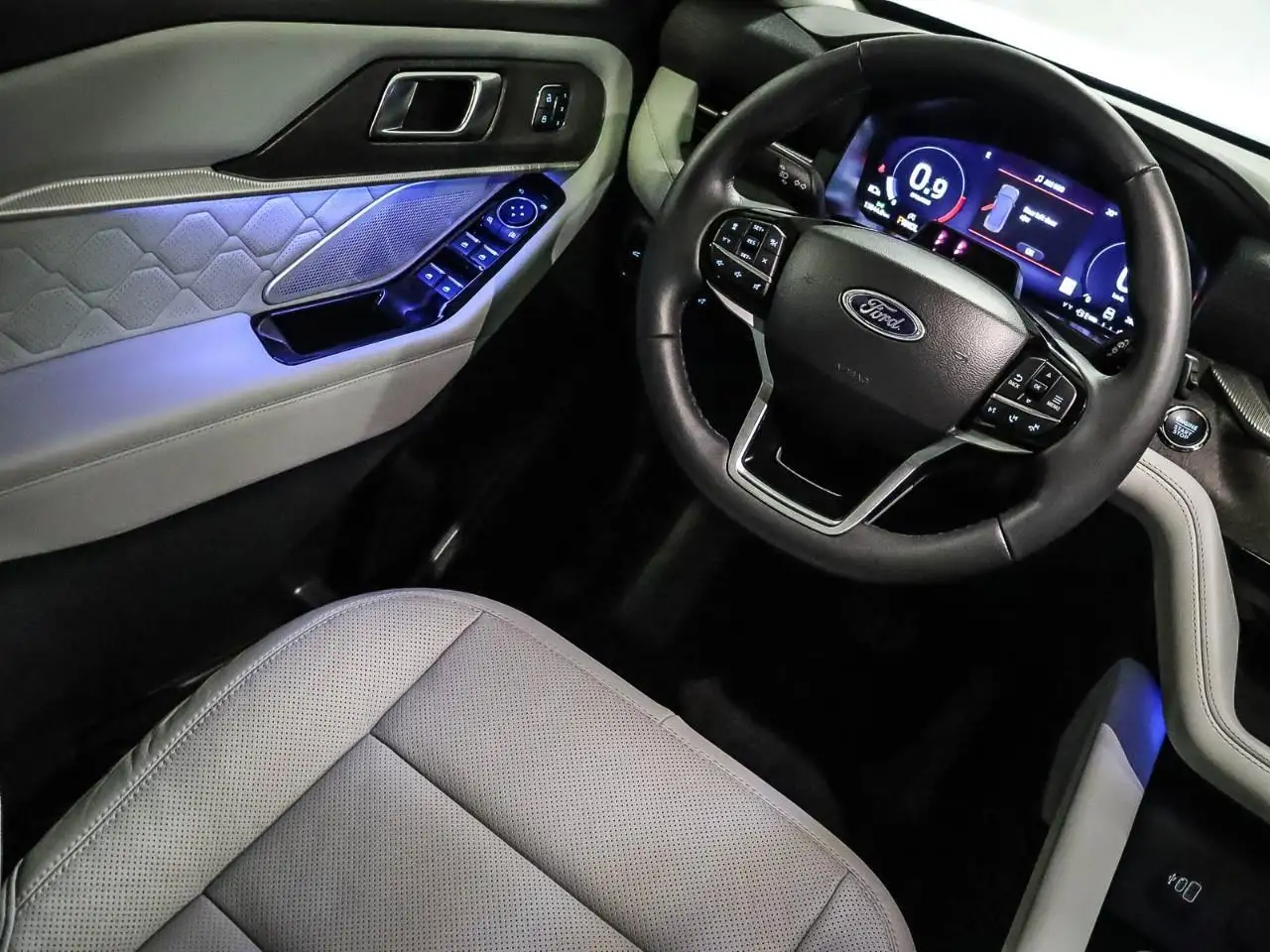 Ford Explorer photo Ford Explorer