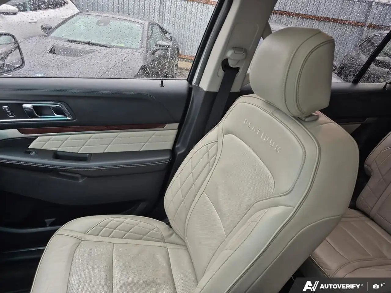 Ford Explorer photo Ford Explorer