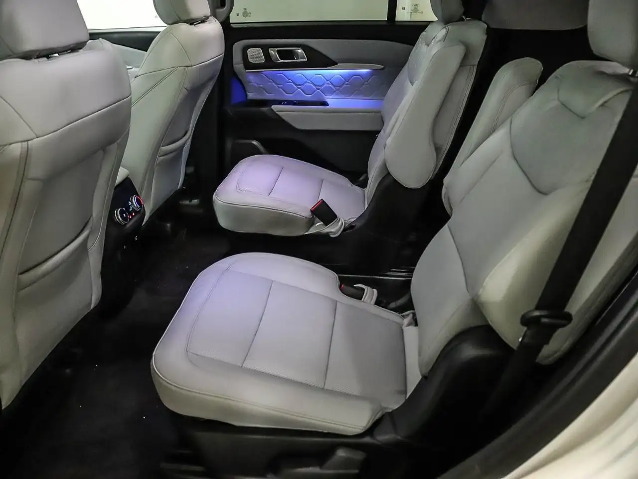 Ford Explorer photo Ford Explorer