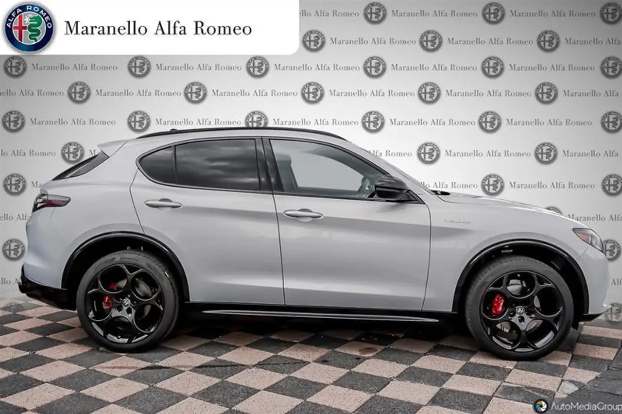 Alfa Romeo Stelvio снимка Alfa Romeo Stelvio