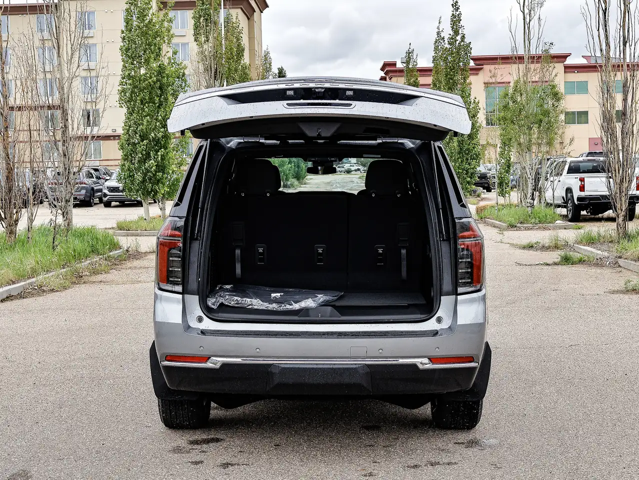 Chevrolet Tahoe снимка Chevrolet Tahoe