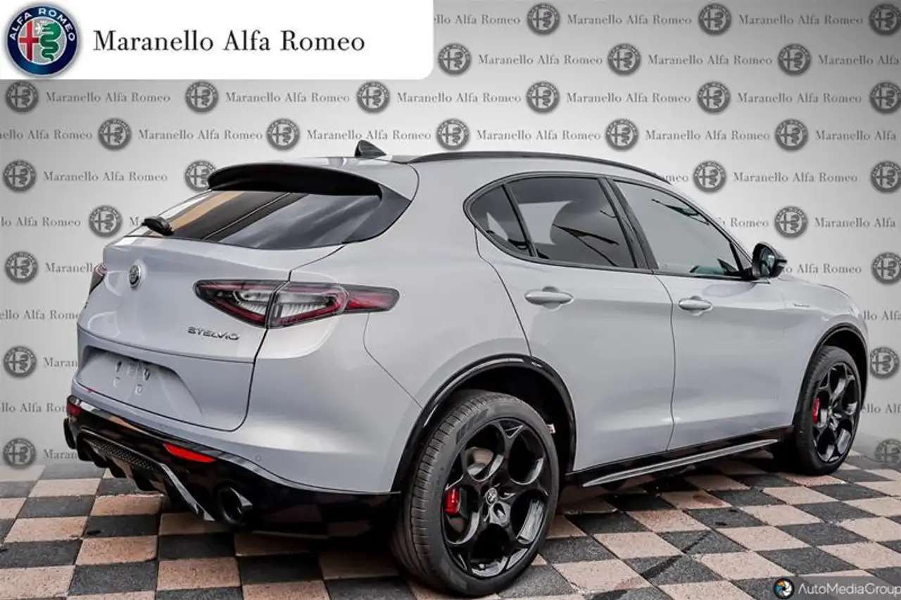 Alfa Romeo Stelvio снимка Alfa Romeo Stelvio