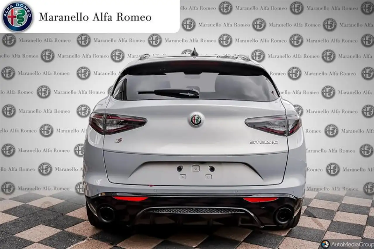 Alfa Romeo Stelvio снимка Alfa Romeo Stelvio