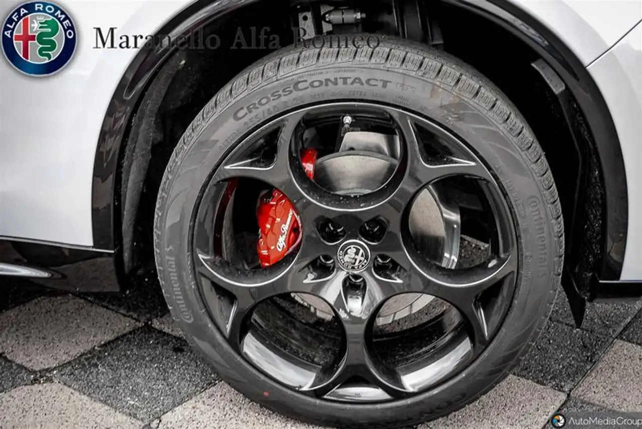 Alfa Romeo Stelvio снимка Alfa Romeo Stelvio