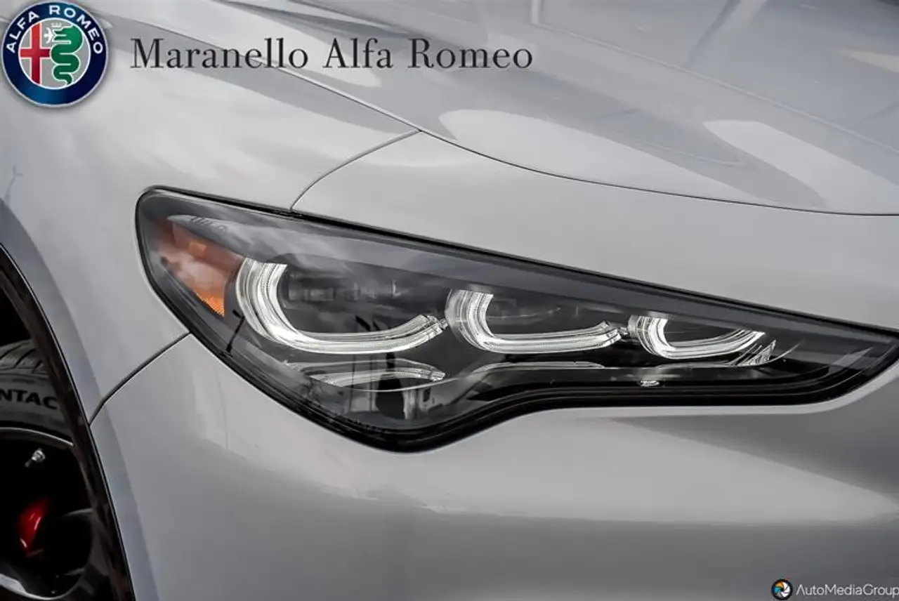 Alfa Romeo Stelvio снимка Alfa Romeo Stelvio