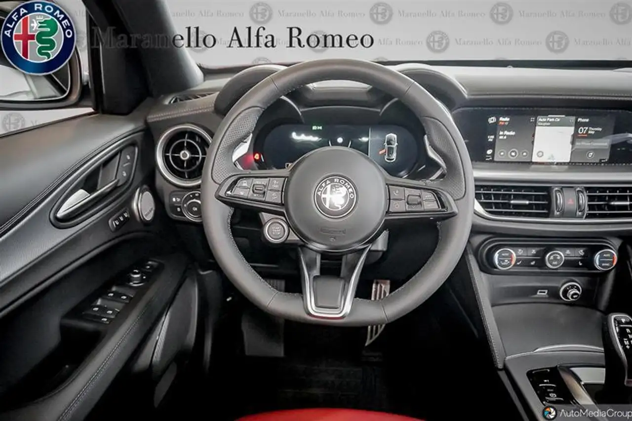 Alfa Romeo Stelvio снимка Alfa Romeo Stelvio