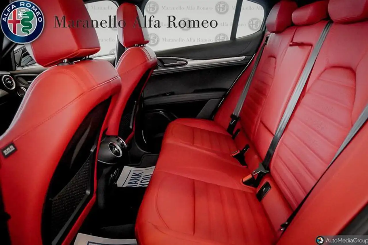 Alfa Romeo Stelvio снимка Alfa Romeo Stelvio