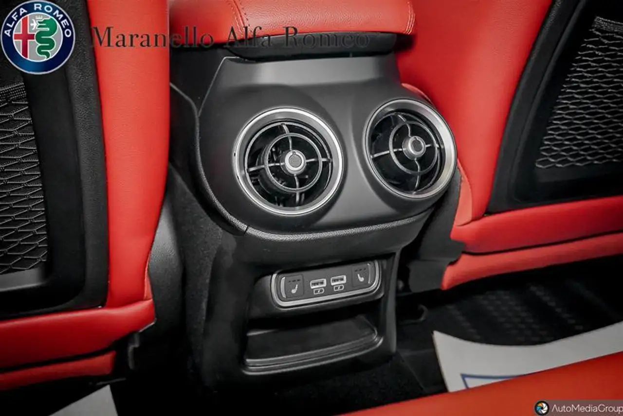 Alfa Romeo Stelvio снимка Alfa Romeo Stelvio