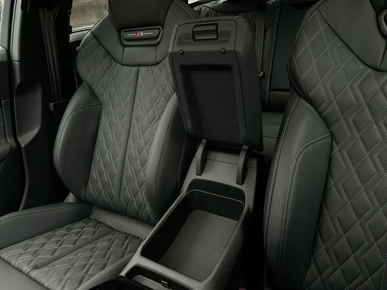 Audi A6 снимка Audi A6