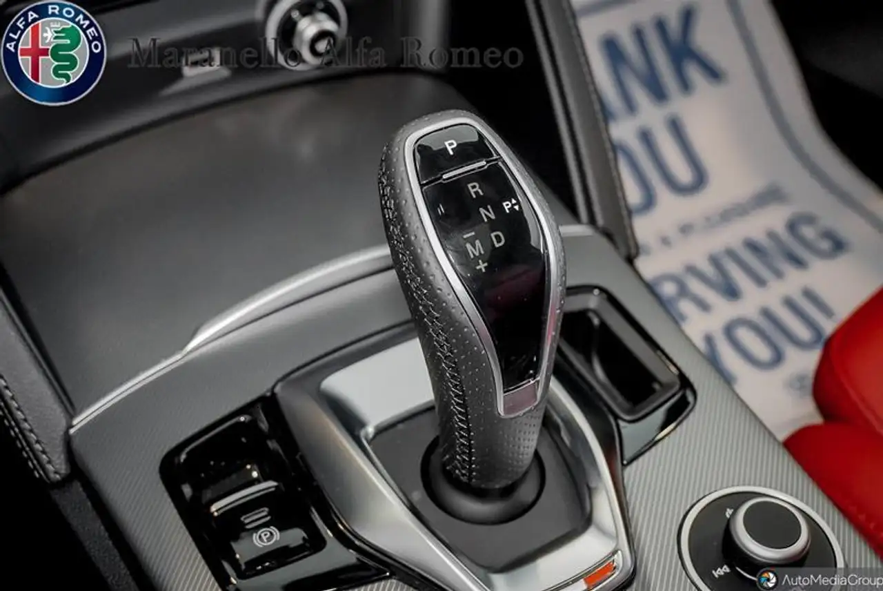 Alfa Romeo Stelvio снимка Alfa Romeo Stelvio