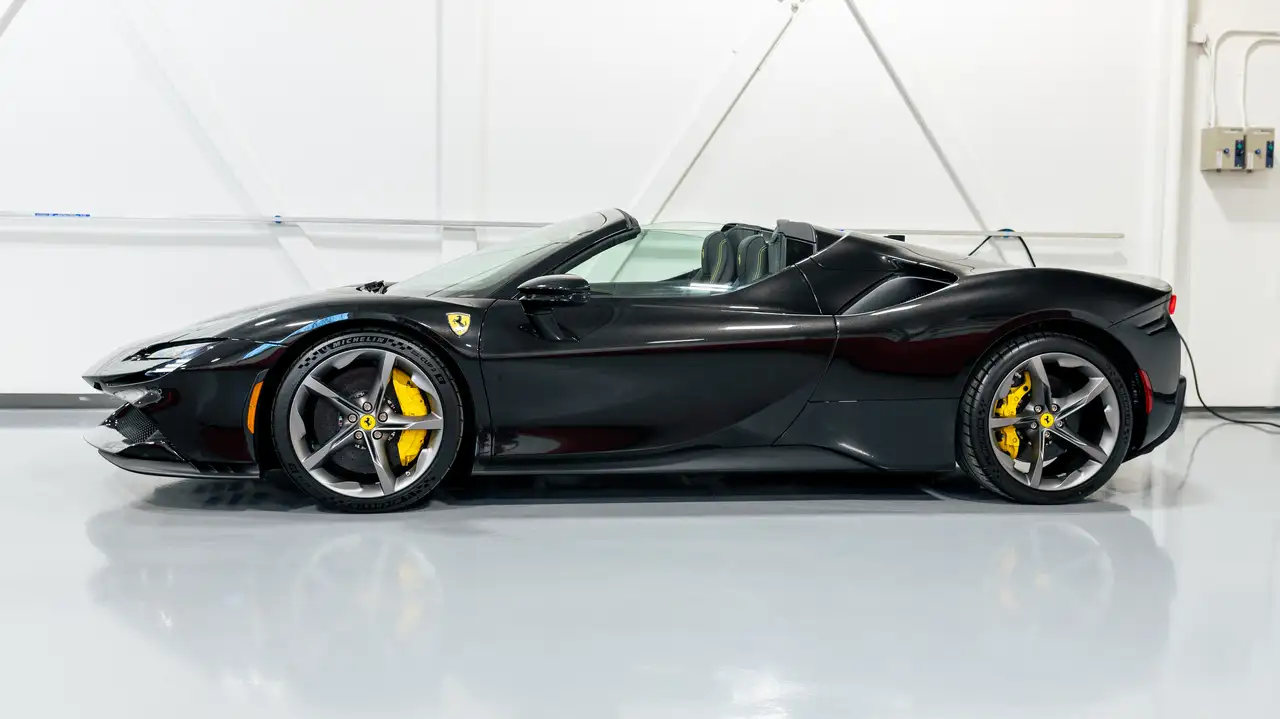 Ferrari SF90 Spider снимка Ferrari SF90 Spider