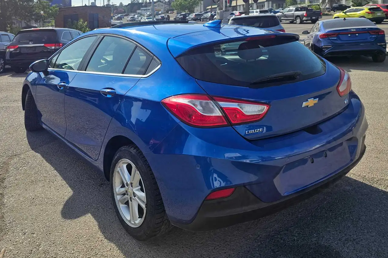 Chevrolet Cruze photo Chevrolet Cruze
