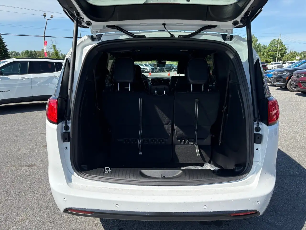 Chrysler Grand Caravan photo Chrysler Grand Caravan